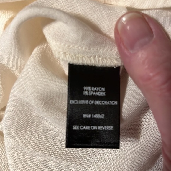 Torrid off white blouse, tuck and lace bodice, sz 00 - Picture 5 of 7